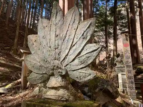 大嶽山那賀都神社の像