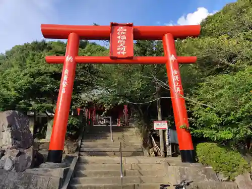 正一位稲荷大明神の鳥居