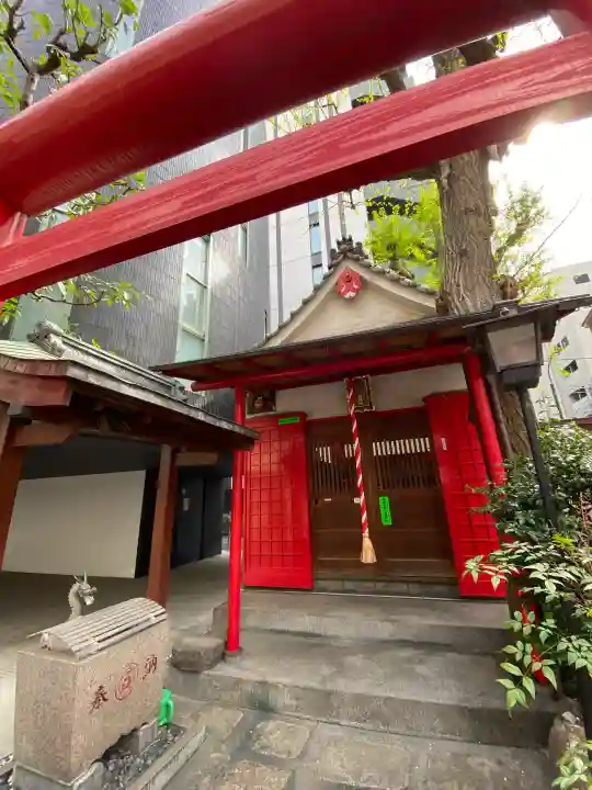 鳥居稲荷神社の{uncategorized: "未分類", other: "その他", undefined: "問題あり", building: "その他建物", grave: "お墓", sacred_gate: "鳥居", guardian: "狛犬", statue: "像", buddha: "仏像", history: "歴史", nature: "自然", garden: "庭園", animal: "動物", pagoda: "塔", temizu: "手水舎", mountain_gate: "山門・神門", sanctuary: "本殿・本堂", subordinate: "末社・摂社", art: "芸術", scenery: "景色", jizo: "地蔵", ema: "絵馬", goshuin: "御朱印", omikuji: "おみくじ", items: "授与品その他", amulet: "お守り", goshuincho: "御朱印帳", eats: "食事", festival: "お祭り", votive_dance: "神楽", shichigosan: "七五三参", wedding: "結婚式", experience: "体験その他", initially: "初詣", around: "周辺", anti_infection: "感染症対策"}