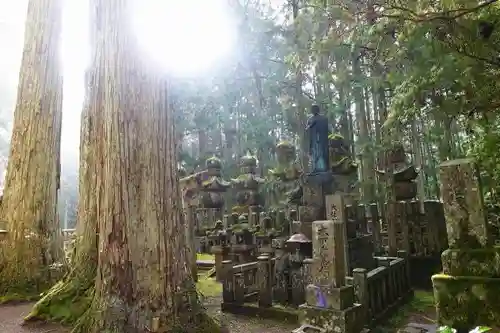 高野山金剛峯寺奥の院のお墓