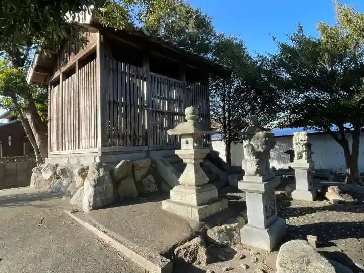 八雲神社(西肥留町)の{uncategorized: "未分類", other: "その他", undefined: "問題あり", building: "その他建物", grave: "お墓", sacred_gate: "鳥居", guardian: "狛犬", statue: "像", buddha: "仏像", history: "歴史", nature: "自然", garden: "庭園", animal: "動物", pagoda: "塔", temizu: "手水舎", mountain_gate: "山門・神門", sanctuary: "本殿・本堂", subordinate: "末社・摂社", art: "芸術", scenery: "景色", jizo: "地蔵", ema: "絵馬", goshuin: "御朱印", omikuji: "おみくじ", items: "授与品その他", amulet: "お守り", goshuincho: "御朱印帳", eats: "食事", festival: "お祭り", votive_dance: "神楽", shichigosan: "七五三参", wedding: "結婚式", experience: "体験その他", initially: "初詣", around: "周辺", anti_infection: "感染症対策"}