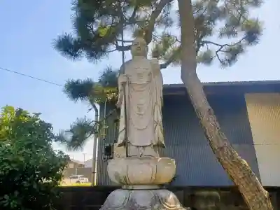 明王寺の{uncategorized: "未分類", other: "その他", undefined: "問題あり", building: "その他建物", grave: "お墓", sacred_gate: "鳥居", guardian: "狛犬", statue: "像", buddha: "仏像", history: "歴史", nature: "自然", garden: "庭園", animal: "動物", pagoda: "塔", temizu: "手水舎", mountain_gate: "山門・神門", sanctuary: "本殿・本堂", subordinate: "末社・摂社", art: "芸術", scenery: "景色", jizo: "地蔵", ema: "絵馬", goshuin: "御朱印", omikuji: "おみくじ", items: "授与品その他", amulet: "お守り", goshuincho: "御朱印帳", eats: "食事", festival: "お祭り", votive_dance: "神楽", shichigosan: "七五三参", wedding: "結婚式", experience: "体験その他", initially: "初詣", around: "周辺", anti_infection: "感染症対策"}