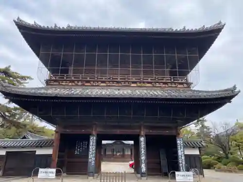 建中寺の山門