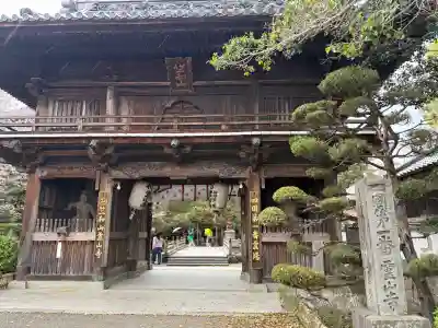 霊山寺の{uncategorized: "未分類", other: "その他", undefined: "問題あり", building: "その他建物", grave: "お墓", sacred_gate: "鳥居", guardian: "狛犬", statue: "像", buddha: "仏像", history: "歴史", nature: "自然", garden: "庭園", animal: "動物", pagoda: "塔", temizu: "手水舎", mountain_gate: "山門・神門", sanctuary: "本殿・本堂", subordinate: "末社・摂社", art: "芸術", scenery: "景色", jizo: "地蔵", ema: "絵馬", goshuin: "御朱印", omikuji: "おみくじ", items: "授与品その他", amulet: "お守り", goshuincho: "御朱印帳", eats: "食事", festival: "お祭り", votive_dance: "神楽", shichigosan: "七五三参", wedding: "結婚式", experience: "体験その他", initially: "初詣", around: "周辺", anti_infection: "感染症対策"}