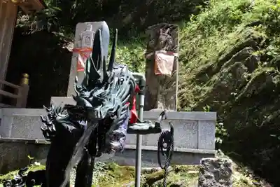 脳天大神龍王院の手水舎