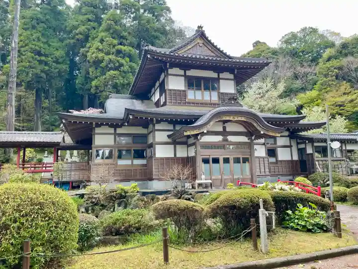 本漸寺の{uncategorized: "未分類", other: "その他", undefined: "問題あり", building: "その他建物", grave: "お墓", sacred_gate: "鳥居", guardian: "狛犬", statue: "像", buddha: "仏像", history: "歴史", nature: "自然", garden: "庭園", animal: "動物", pagoda: "塔", temizu: "手水舎", mountain_gate: "山門・神門", sanctuary: "本殿・本堂", subordinate: "末社・摂社", art: "芸術", scenery: "景色", jizo: "地蔵", ema: "絵馬", goshuin: "御朱印", omikuji: "おみくじ", items: "授与品その他", amulet: "お守り", goshuincho: "御朱印帳", eats: "食事", festival: "お祭り", votive_dance: "神楽", shichigosan: "七五三参", wedding: "結婚式", experience: "体験その他", initially: "初詣", around: "周辺", anti_infection: "感染症対策"}