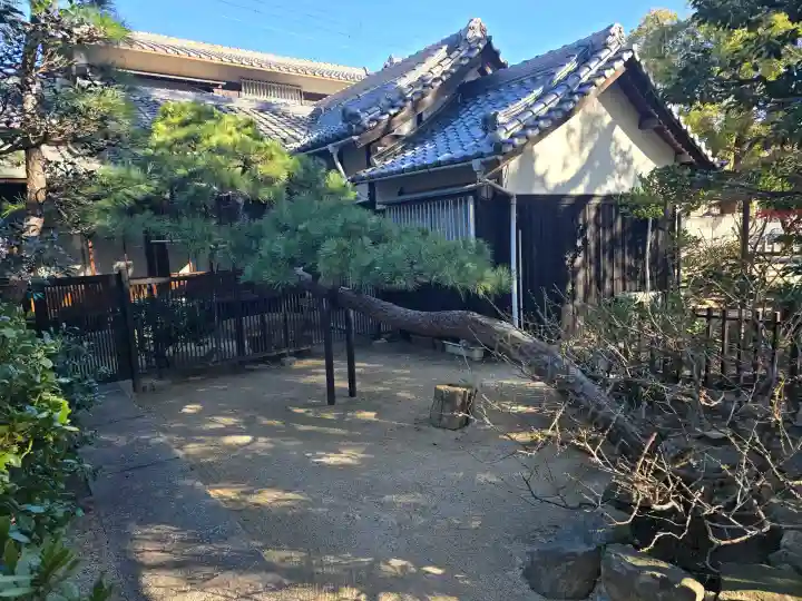 岡太神社の{uncategorized: "未分類", other: "その他", undefined: "問題あり", building: "その他建物", grave: "お墓", sacred_gate: "鳥居", guardian: "狛犬", statue: "像", buddha: "仏像", history: "歴史", nature: "自然", garden: "庭園", animal: "動物", pagoda: "塔", temizu: "手水舎", mountain_gate: "山門・神門", sanctuary: "本殿・本堂", subordinate: "末社・摂社", art: "芸術", scenery: "景色", jizo: "地蔵", ema: "絵馬", goshuin: "御朱印", omikuji: "おみくじ", items: "授与品その他", amulet: "お守り", goshuincho: "御朱印帳", eats: "食事", festival: "お祭り", votive_dance: "神楽", shichigosan: "七五三参", wedding: "結婚式", experience: "体験その他", initially: "初詣", around: "周辺", anti_infection: "感染症対策"}