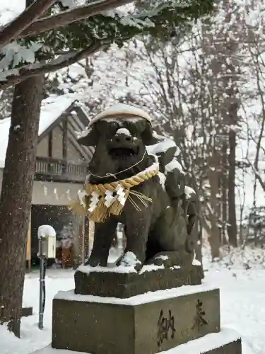 北広島市総鎮守　廣島神社の{uncategorized: "未分類", other: "その他", undefined: "問題あり", building: "その他建物", grave: "お墓", sacred_gate: "鳥居", guardian: "狛犬", statue: "像", buddha: "仏像", history: "歴史", nature: "自然", garden: "庭園", animal: "動物", pagoda: "塔", temizu: "手水舎", mountain_gate: "山門・神門", sanctuary: "本殿・本堂", subordinate: "末社・摂社", art: "芸術", scenery: "景色", jizo: "地蔵", ema: "絵馬", goshuin: "御朱印", omikuji: "おみくじ", items: "授与品その他", amulet: "お守り", goshuincho: "御朱印帳", eats: "食事", festival: "お祭り", votive_dance: "神楽", shichigosan: "七五三参", wedding: "結婚式", experience: "体験その他", initially: "初詣", around: "周辺", anti_infection: "感染症対策"}