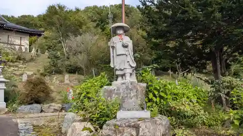 丸山寺の像