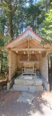 氷上神社の{uncategorized: "未分類", other: "その他", undefined: "問題あり", building: "その他建物", grave: "お墓", sacred_gate: "鳥居", guardian: "狛犬", statue: "像", buddha: "仏像", history: "歴史", nature: "自然", garden: "庭園", animal: "動物", pagoda: "塔", temizu: "手水舎", mountain_gate: "山門・神門", sanctuary: "本殿・本堂", subordinate: "末社・摂社", art: "芸術", scenery: "景色", jizo: "地蔵", ema: "絵馬", goshuin: "御朱印", omikuji: "おみくじ", items: "授与品その他", amulet: "お守り", goshuincho: "御朱印帳", eats: "食事", festival: "お祭り", votive_dance: "神楽", shichigosan: "七五三参", wedding: "結婚式", experience: "体験その他", initially: "初詣", around: "周辺", anti_infection: "感染症対策"}
