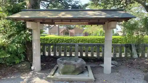 高尾山穂見神社の手水