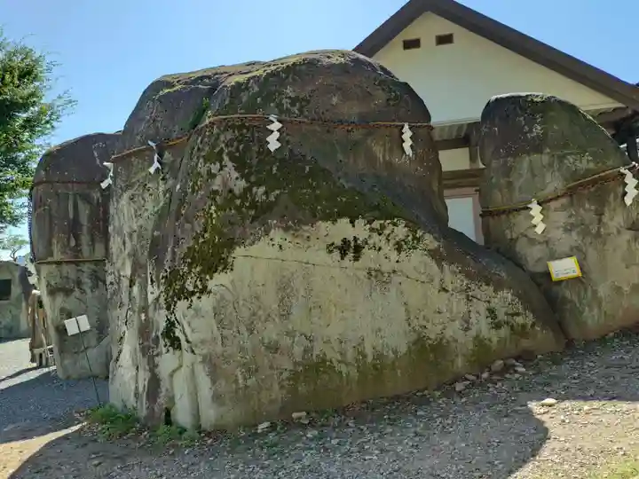 三ツ石神社(岩手県)
