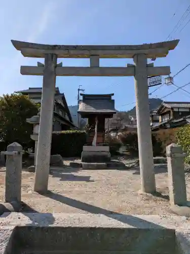 徳永大明神の{uncategorized: "未分類", other: "その他", undefined: "問題あり", building: "その他建物", grave: "お墓", sacred_gate: "鳥居", guardian: "狛犬", statue: "像", buddha: "仏像", history: "歴史", nature: "自然", garden: "庭園", animal: "動物", pagoda: "塔", temizu: "手水舎", mountain_gate: "山門・神門", sanctuary: "本殿・本堂", subordinate: "末社・摂社", art: "芸術", scenery: "景色", jizo: "地蔵", ema: "絵馬", goshuin: "御朱印", omikuji: "おみくじ", items: "授与品その他", amulet: "お守り", goshuincho: "御朱印帳", eats: "食事", festival: "お祭り", votive_dance: "神楽", shichigosan: "七五三参", wedding: "結婚式", experience: "体験その他", initially: "初詣", around: "周辺", anti_infection: "感染症対策"}