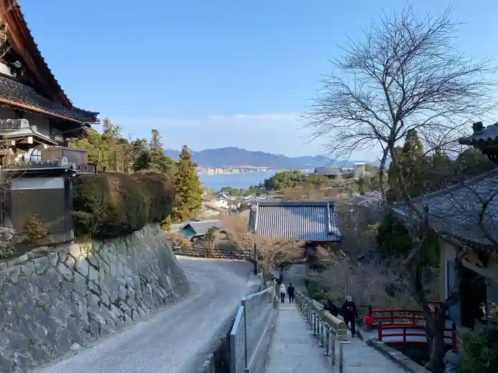 大聖院の{uncategorized: "未分類", other: "その他", undefined: "問題あり", building: "その他建物", grave: "お墓", sacred_gate: "鳥居", guardian: "狛犬", statue: "像", buddha: "仏像", history: "歴史", nature: "自然", garden: "庭園", animal: "動物", pagoda: "塔", temizu: "手水舎", mountain_gate: "山門・神門", sanctuary: "本殿・本堂", subordinate: "末社・摂社", art: "芸術", scenery: "景色", jizo: "地蔵", ema: "絵馬", goshuin: "御朱印", omikuji: "おみくじ", items: "授与品その他", amulet: "お守り", goshuincho: "御朱印帳", eats: "食事", festival: "お祭り", votive_dance: "神楽", shichigosan: "七五三参", wedding: "結婚式", experience: "体験その他", initially: "初詣", around: "周辺", anti_infection: "感染症対策"}