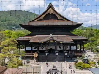 善光寺の{uncategorized: "未分類", other: "その他", undefined: "問題あり", building: "その他建物", grave: "お墓", sacred_gate: "鳥居", guardian: "狛犬", statue: "像", buddha: "仏像", history: "歴史", nature: "自然", garden: "庭園", animal: "動物", pagoda: "塔", temizu: "手水舎", mountain_gate: "山門・神門", sanctuary: "本殿・本堂", subordinate: "末社・摂社", art: "芸術", scenery: "景色", jizo: "地蔵", ema: "絵馬", goshuin: "御朱印", omikuji: "おみくじ", items: "授与品その他", amulet: "お守り", goshuincho: "御朱印帳", eats: "食事", festival: "お祭り", votive_dance: "神楽", shichigosan: "七五三参", wedding: "結婚式", experience: "体験その他", initially: "初詣", around: "周辺", anti_infection: "感染症対策"}