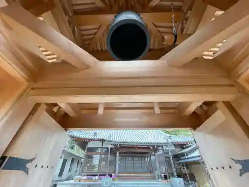 慈済寺の{uncategorized: "未分類", other: "その他", undefined: "問題あり", building: "その他建物", grave: "お墓", sacred_gate: "鳥居", guardian: "狛犬", statue: "像", buddha: "仏像", history: "歴史", nature: "自然", garden: "庭園", animal: "動物", pagoda: "塔", temizu: "手水舎", mountain_gate: "山門・神門", sanctuary: "本殿・本堂", subordinate: "末社・摂社", art: "芸術", scenery: "景色", jizo: "地蔵", ema: "絵馬", goshuin: "御朱印", omikuji: "おみくじ", items: "授与品その他", amulet: "お守り", goshuincho: "御朱印帳", eats: "食事", festival: "お祭り", votive_dance: "神楽", shichigosan: "七五三参", wedding: "結婚式", experience: "体験その他", initially: "初詣", around: "周辺", anti_infection: "感染症対策"}