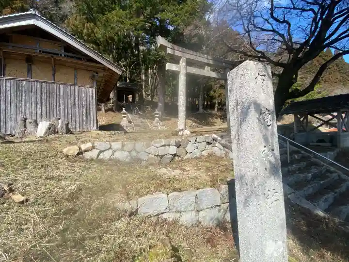 有徳神社の{uncategorized: "未分類", other: "その他", undefined: "問題あり", building: "その他建物", grave: "お墓", sacred_gate: "鳥居", guardian: "狛犬", statue: "像", buddha: "仏像", history: "歴史", nature: "自然", garden: "庭園", animal: "動物", pagoda: "塔", temizu: "手水舎", mountain_gate: "山門・神門", sanctuary: "本殿・本堂", subordinate: "末社・摂社", art: "芸術", scenery: "景色", jizo: "地蔵", ema: "絵馬", goshuin: "御朱印", omikuji: "おみくじ", items: "授与品その他", amulet: "お守り", goshuincho: "御朱印帳", eats: "食事", festival: "お祭り", votive_dance: "神楽", shichigosan: "七五三参", wedding: "結婚式", experience: "体験その他", initially: "初詣", around: "周辺", anti_infection: "感染症対策"}