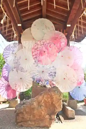 水堂須佐男神社の{uncategorized: "未分類", other: "その他", undefined: "問題あり", building: "その他建物", grave: "お墓", sacred_gate: "鳥居", guardian: "狛犬", statue: "像", buddha: "仏像", history: "歴史", nature: "自然", garden: "庭園", animal: "動物", pagoda: "塔", temizu: "手水舎", mountain_gate: "山門・神門", sanctuary: "本殿・本堂", subordinate: "末社・摂社", art: "芸術", scenery: "景色", jizo: "地蔵", ema: "絵馬", goshuin: "御朱印", omikuji: "おみくじ", items: "授与品その他", amulet: "お守り", goshuincho: "御朱印帳", eats: "食事", festival: "お祭り", votive_dance: "神楽", shichigosan: "七五三参", wedding: "結婚式", experience: "体験その他", initially: "初詣", around: "周辺", anti_infection: "感染症対策"}