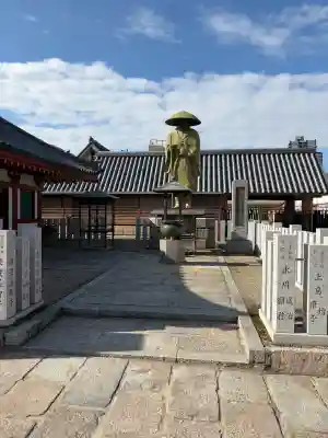 四天王寺の{uncategorized: "未分類", other: "その他", undefined: "問題あり", building: "その他建物", grave: "お墓", sacred_gate: "鳥居", guardian: "狛犬", statue: "像", buddha: "仏像", history: "歴史", nature: "自然", garden: "庭園", animal: "動物", pagoda: "塔", temizu: "手水舎", mountain_gate: "山門・神門", sanctuary: "本殿・本堂", subordinate: "末社・摂社", art: "芸術", scenery: "景色", jizo: "地蔵", ema: "絵馬", goshuin: "御朱印", omikuji: "おみくじ", items: "授与品その他", amulet: "お守り", goshuincho: "御朱印帳", eats: "食事", festival: "お祭り", votive_dance: "神楽", shichigosan: "七五三参", wedding: "結婚式", experience: "体験その他", initially: "初詣", around: "周辺", anti_infection: "感染症対策"}