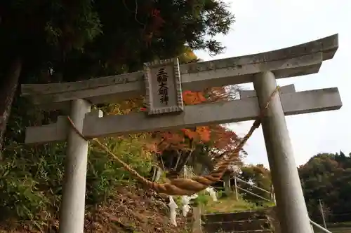 三輪神社の鳥居