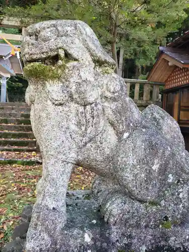 宇奈月神社の狛犬