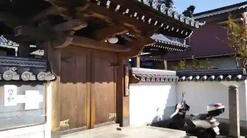 大通寺の山門