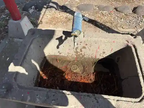 簗瀬　稲荷神社の{uncategorized: "未分類", other: "その他", undefined: "問題あり", building: "その他建物", grave: "お墓", sacred_gate: "鳥居", guardian: "狛犬", statue: "像", buddha: "仏像", history: "歴史", nature: "自然", garden: "庭園", animal: "動物", pagoda: "塔", temizu: "手水舎", mountain_gate: "山門・神門", sanctuary: "本殿・本堂", subordinate: "末社・摂社", art: "芸術", scenery: "景色", jizo: "地蔵", ema: "絵馬", goshuin: "御朱印", omikuji: "おみくじ", items: "授与品その他", amulet: "お守り", goshuincho: "御朱印帳", eats: "食事", festival: "お祭り", votive_dance: "神楽", shichigosan: "七五三参", wedding: "結婚式", experience: "体験その他", initially: "初詣", around: "周辺", anti_infection: "感染症対策"}