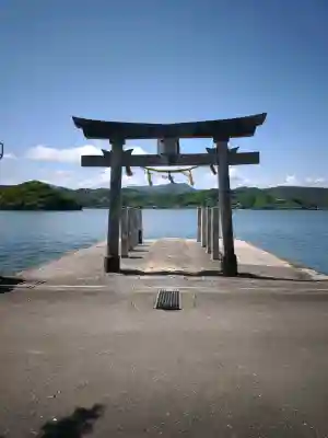 鳴無神社の{uncategorized: "未分類", other: "その他", undefined: "問題あり", building: "その他建物", grave: "お墓", sacred_gate: "鳥居", guardian: "狛犬", statue: "像", buddha: "仏像", history: "歴史", nature: "自然", garden: "庭園", animal: "動物", pagoda: "塔", temizu: "手水舎", mountain_gate: "山門・神門", sanctuary: "本殿・本堂", subordinate: "末社・摂社", art: "芸術", scenery: "景色", jizo: "地蔵", ema: "絵馬", goshuin: "御朱印", omikuji: "おみくじ", items: "授与品その他", amulet: "お守り", goshuincho: "御朱印帳", eats: "食事", festival: "お祭り", votive_dance: "神楽", shichigosan: "七五三参", wedding: "結婚式", experience: "体験その他", initially: "初詣", around: "周辺", anti_infection: "感染症対策"}