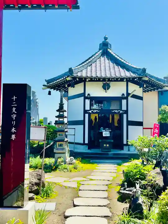 前橋厄除大師 蓮花院の{uncategorized: "未分類", other: "その他", undefined: "問題あり", building: "その他建物", grave: "お墓", sacred_gate: "鳥居", guardian: "狛犬", statue: "像", buddha: "仏像", history: "歴史", nature: "自然", garden: "庭園", animal: "動物", pagoda: "塔", temizu: "手水舎", mountain_gate: "山門・神門", sanctuary: "本殿・本堂", subordinate: "末社・摂社", art: "芸術", scenery: "景色", jizo: "地蔵", ema: "絵馬", goshuin: "御朱印", omikuji: "おみくじ", items: "授与品その他", amulet: "お守り", goshuincho: "御朱印帳", eats: "食事", festival: "お祭り", votive_dance: "神楽", shichigosan: "七五三参", wedding: "結婚式", experience: "体験その他", initially: "初詣", around: "周辺", anti_infection: "感染症対策"}
