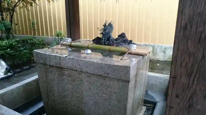 春日神社の手水舎