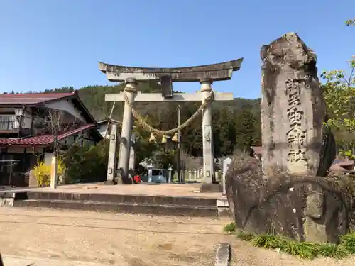 阿多由太神社の鳥居