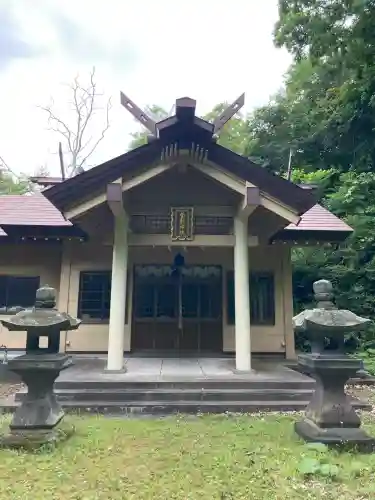 登別神社の{uncategorized: "未分類", other: "その他", undefined: "問題あり", building: "その他建物", grave: "お墓", sacred_gate: "鳥居", guardian: "狛犬", statue: "像", buddha: "仏像", history: "歴史", nature: "自然", garden: "庭園", animal: "動物", pagoda: "塔", temizu: "手水舎", mountain_gate: "山門・神門", sanctuary: "本殿・本堂", subordinate: "末社・摂社", art: "芸術", scenery: "景色", jizo: "地蔵", ema: "絵馬", goshuin: "御朱印", omikuji: "おみくじ", items: "授与品その他", amulet: "お守り", goshuincho: "御朱印帳", eats: "食事", festival: "お祭り", votive_dance: "神楽", shichigosan: "七五三参", wedding: "結婚式", experience: "体験その他", initially: "初詣", around: "周辺", anti_infection: "感染症対策"}