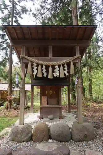 白山中居神社の末社