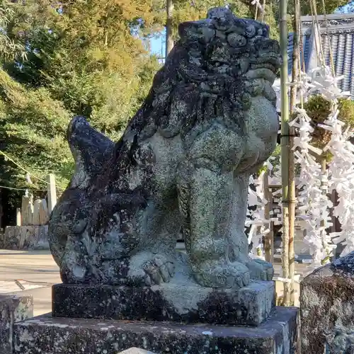 宇流冨志祢神社の狛犬