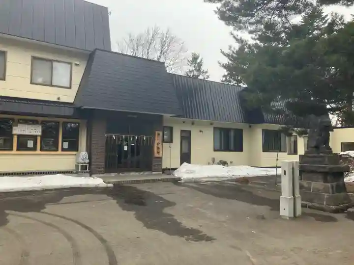 江別神社の{uncategorized: "未分類", other: "その他", undefined: "問題あり", building: "その他建物", grave: "お墓", sacred_gate: "鳥居", guardian: "狛犬", statue: "像", buddha: "仏像", history: "歴史", nature: "自然", garden: "庭園", animal: "動物", pagoda: "塔", temizu: "手水舎", mountain_gate: "山門・神門", sanctuary: "本殿・本堂", subordinate: "末社・摂社", art: "芸術", scenery: "景色", jizo: "地蔵", ema: "絵馬", goshuin: "御朱印", omikuji: "おみくじ", items: "授与品その他", amulet: "お守り", goshuincho: "御朱印帳", eats: "食事", festival: "お祭り", votive_dance: "神楽", shichigosan: "七五三参", wedding: "結婚式", experience: "体験その他", initially: "初詣", around: "周辺", anti_infection: "感染症対策"}