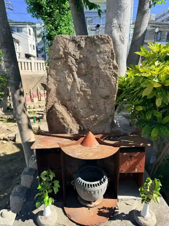 三宝荒神社(筒井八幡神社境内社)の{uncategorized: "未分類", other: "その他", undefined: "問題あり", building: "その他建物", grave: "お墓", sacred_gate: "鳥居", guardian: "狛犬", statue: "像", buddha: "仏像", history: "歴史", nature: "自然", garden: "庭園", animal: "動物", pagoda: "塔", temizu: "手水舎", mountain_gate: "山門・神門", sanctuary: "本殿・本堂", subordinate: "末社・摂社", art: "芸術", scenery: "景色", jizo: "地蔵", ema: "絵馬", goshuin: "御朱印", omikuji: "おみくじ", items: "授与品その他", amulet: "お守り", goshuincho: "御朱印帳", eats: "食事", festival: "お祭り", votive_dance: "神楽", shichigosan: "七五三参", wedding: "結婚式", experience: "体験その他", initially: "初詣", around: "周辺", anti_infection: "感染症対策"}