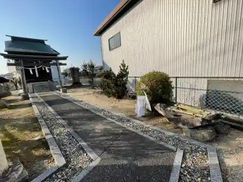 千僧供道祖神神社の{uncategorized: "未分類", other: "その他", undefined: "問題あり", building: "その他建物", grave: "お墓", sacred_gate: "鳥居", guardian: "狛犬", statue: "像", buddha: "仏像", history: "歴史", nature: "自然", garden: "庭園", animal: "動物", pagoda: "塔", temizu: "手水舎", mountain_gate: "山門・神門", sanctuary: "本殿・本堂", subordinate: "末社・摂社", art: "芸術", scenery: "景色", jizo: "地蔵", ema: "絵馬", goshuin: "御朱印", omikuji: "おみくじ", items: "授与品その他", amulet: "お守り", goshuincho: "御朱印帳", eats: "食事", festival: "お祭り", votive_dance: "神楽", shichigosan: "七五三参", wedding: "結婚式", experience: "体験その他", initially: "初詣", around: "周辺", anti_infection: "感染症対策"}