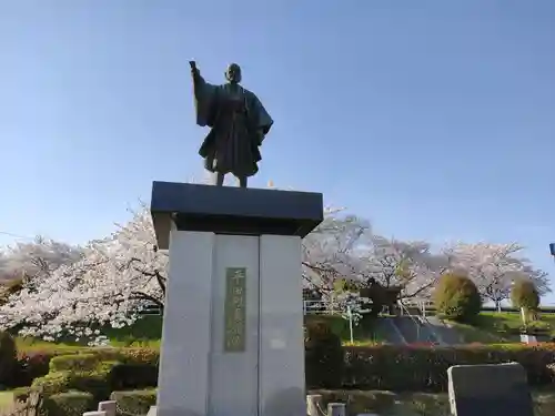 千代保稲荷神社の像