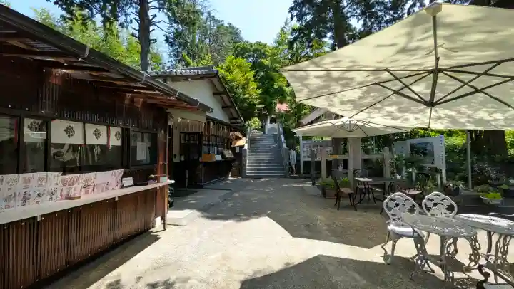 思金神社の{uncategorized: "未分類", other: "その他", undefined: "問題あり", building: "その他建物", grave: "お墓", sacred_gate: "鳥居", guardian: "狛犬", statue: "像", buddha: "仏像", history: "歴史", nature: "自然", garden: "庭園", animal: "動物", pagoda: "塔", temizu: "手水舎", mountain_gate: "山門・神門", sanctuary: "本殿・本堂", subordinate: "末社・摂社", art: "芸術", scenery: "景色", jizo: "地蔵", ema: "絵馬", goshuin: "御朱印", omikuji: "おみくじ", items: "授与品その他", amulet: "お守り", goshuincho: "御朱印帳", eats: "食事", festival: "お祭り", votive_dance: "神楽", shichigosan: "七五三参", wedding: "結婚式", experience: "体験その他", initially: "初詣", around: "周辺", anti_infection: "感染症対策"}