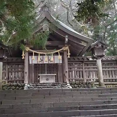 諏訪大社上社前宮の本殿・本堂