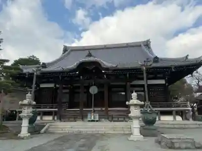 本覚寺の{uncategorized: "未分類", other: "その他", undefined: "問題あり", building: "その他建物", grave: "お墓", sacred_gate: "鳥居", guardian: "狛犬", statue: "像", buddha: "仏像", history: "歴史", nature: "自然", garden: "庭園", animal: "動物", pagoda: "塔", temizu: "手水舎", mountain_gate: "山門・神門", sanctuary: "本殿・本堂", subordinate: "末社・摂社", art: "芸術", scenery: "景色", jizo: "地蔵", ema: "絵馬", goshuin: "御朱印", omikuji: "おみくじ", items: "授与品その他", amulet: "お守り", goshuincho: "御朱印帳", eats: "食事", festival: "お祭り", votive_dance: "神楽", shichigosan: "七五三参", wedding: "結婚式", experience: "体験その他", initially: "初詣", around: "周辺", anti_infection: "感染症対策"}