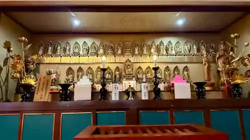 成田山函館別院函館寺の{uncategorized: "未分類", other: "その他", undefined: "問題あり", building: "その他建物", grave: "お墓", sacred_gate: "鳥居", guardian: "狛犬", statue: "像", buddha: "仏像", history: "歴史", nature: "自然", garden: "庭園", animal: "動物", pagoda: "塔", temizu: "手水舎", mountain_gate: "山門・神門", sanctuary: "本殿・本堂", subordinate: "末社・摂社", art: "芸術", scenery: "景色", jizo: "地蔵", ema: "絵馬", goshuin: "御朱印", omikuji: "おみくじ", items: "授与品その他", amulet: "お守り", goshuincho: "御朱印帳", eats: "食事", festival: "お祭り", votive_dance: "神楽", shichigosan: "七五三参", wedding: "結婚式", experience: "体験その他", initially: "初詣", around: "周辺", anti_infection: "感染症対策"}