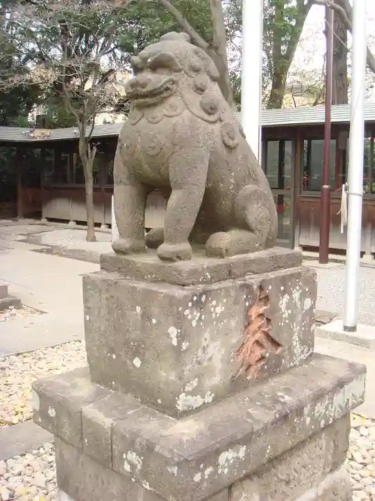 鎮守氷川神社の狛犬