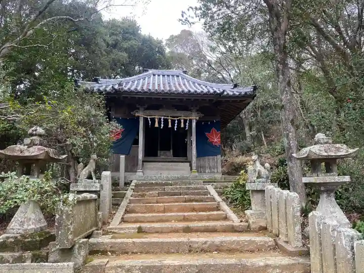 秋葉神社の{uncategorized: "未分類", other: "その他", undefined: "問題あり", building: "その他建物", grave: "お墓", sacred_gate: "鳥居", guardian: "狛犬", statue: "像", buddha: "仏像", history: "歴史", nature: "自然", garden: "庭園", animal: "動物", pagoda: "塔", temizu: "手水舎", mountain_gate: "山門・神門", sanctuary: "本殿・本堂", subordinate: "末社・摂社", art: "芸術", scenery: "景色", jizo: "地蔵", ema: "絵馬", goshuin: "御朱印", omikuji: "おみくじ", items: "授与品その他", amulet: "お守り", goshuincho: "御朱印帳", eats: "食事", festival: "お祭り", votive_dance: "神楽", shichigosan: "七五三参", wedding: "結婚式", experience: "体験その他", initially: "初詣", around: "周辺", anti_infection: "感染症対策"}