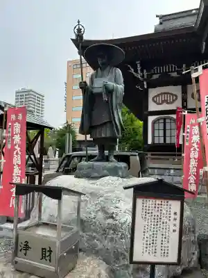 成田山札幌別院新栄寺の像