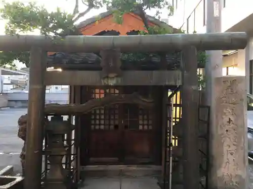 開運出世稲荷神社の鳥居