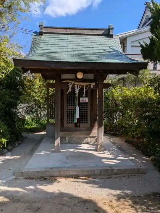 素盞嗚神社の{uncategorized: "未分類", other: "その他", undefined: "問題あり", building: "その他建物", grave: "お墓", sacred_gate: "鳥居", guardian: "狛犬", statue: "像", buddha: "仏像", history: "歴史", nature: "自然", garden: "庭園", animal: "動物", pagoda: "塔", temizu: "手水舎", mountain_gate: "山門・神門", sanctuary: "本殿・本堂", subordinate: "末社・摂社", art: "芸術", scenery: "景色", jizo: "地蔵", ema: "絵馬", goshuin: "御朱印", omikuji: "おみくじ", items: "授与品その他", amulet: "お守り", goshuincho: "御朱印帳", eats: "食事", festival: "お祭り", votive_dance: "神楽", shichigosan: "七五三参", wedding: "結婚式", experience: "体験その他", initially: "初詣", around: "周辺", anti_infection: "感染症対策"}