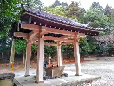 県神社の手水舎
