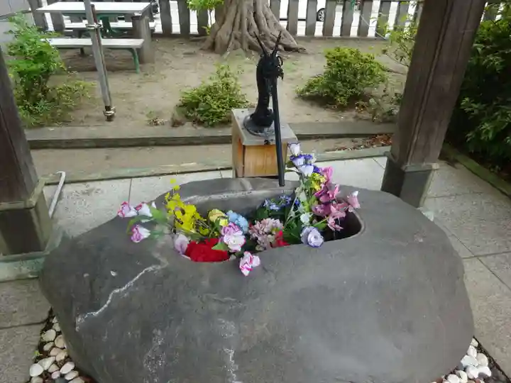 久里浜八幡神社の手水舎