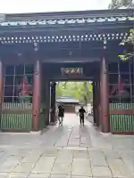 高徳院の山門・神門